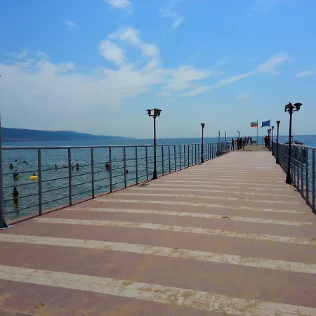 Menada Crystal Park * ساني بيتش